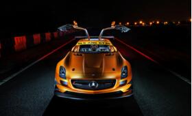 世界上最快的跑车，轩尼诗第一布加迪威龙第二(435公里/时)